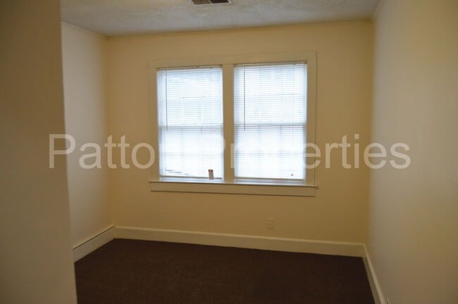 Building Photo - 1401 Kinderway &amp; 4300-4302 Wentworth -...