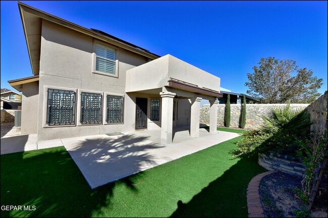 Building Photo - 1416 Stone Canyon Way