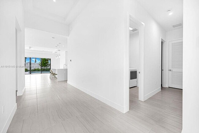 Building Photo - 12413 Solana Bay Cir