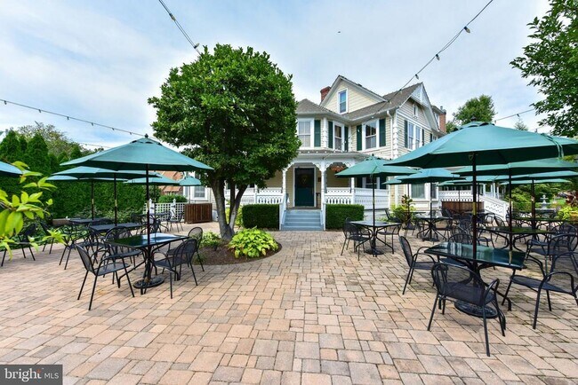 Building Photo - 11922 Holly Spring Dr