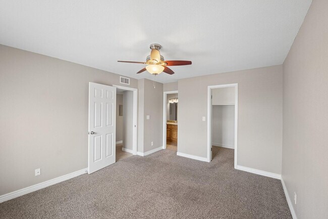 Building Photo - 540 N May