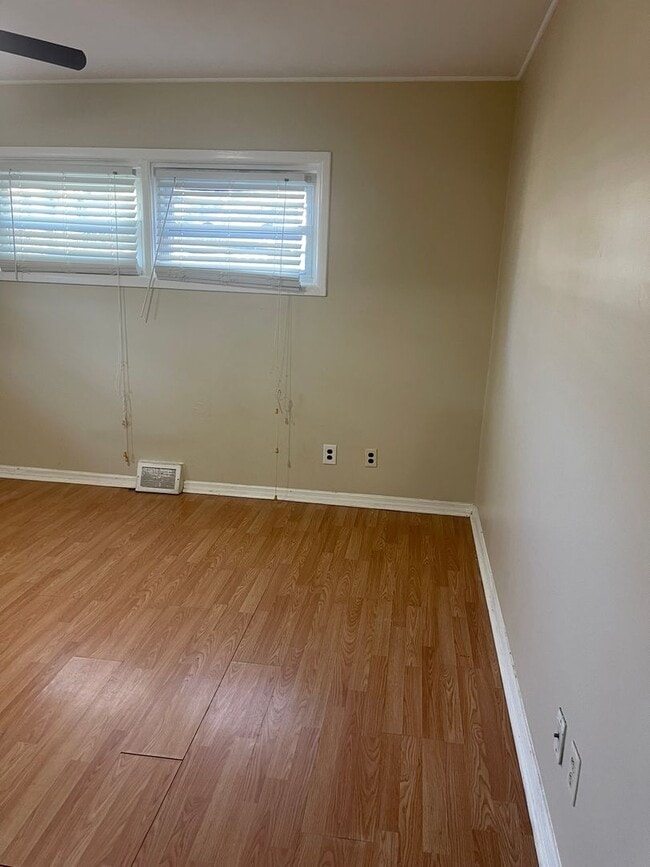 Building Photo - 11 Malvina Ln