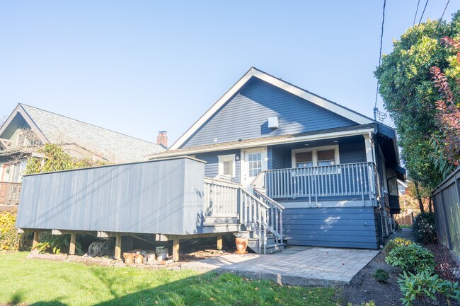 Building Photo - 2419 1st Ave W