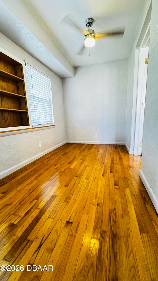 Building Photo - 921 N Wild Olive Ave