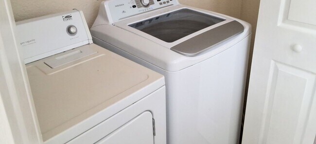 Building Photo - City View Wood Floor Updated Kitchen  2/2 condo at Park North Downtown Orlando