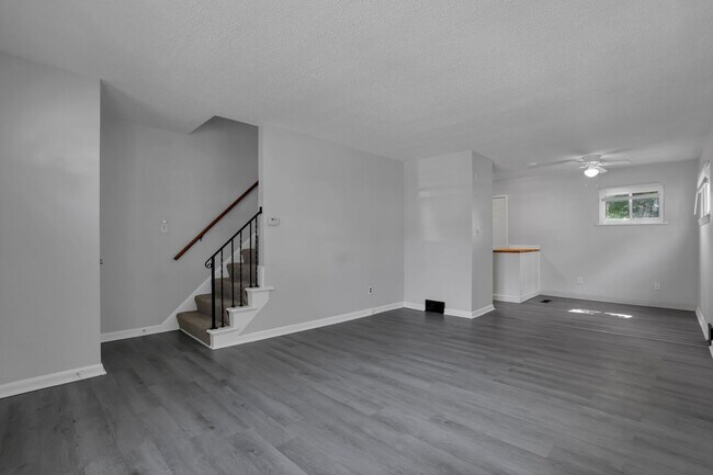 Building Photo - 898-900 Racine Ave