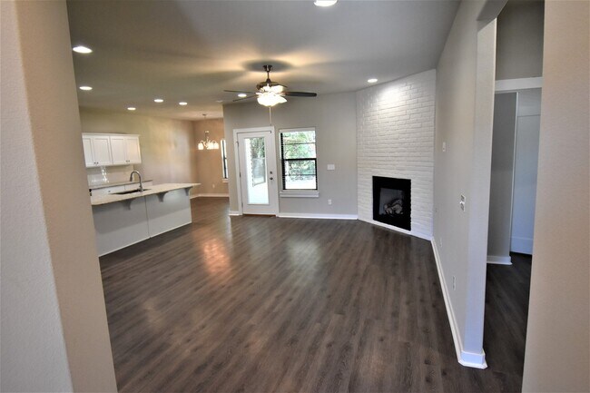 Building Photo - 481 N Tacoma St