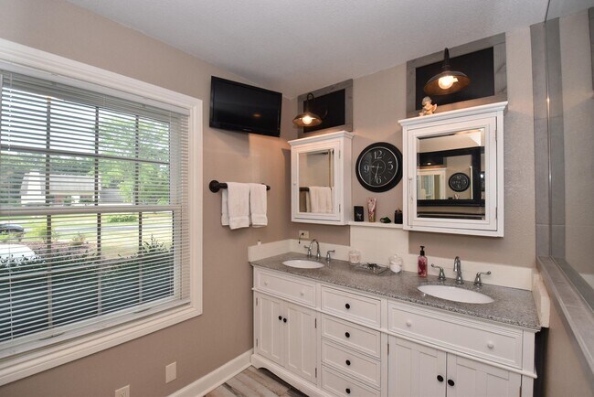Building Photo - N63W29834 Woodfield Ct