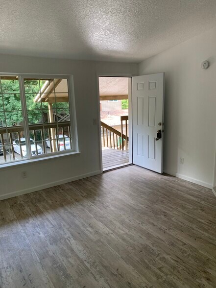 Building Photo - 4950 SW 45th Ave