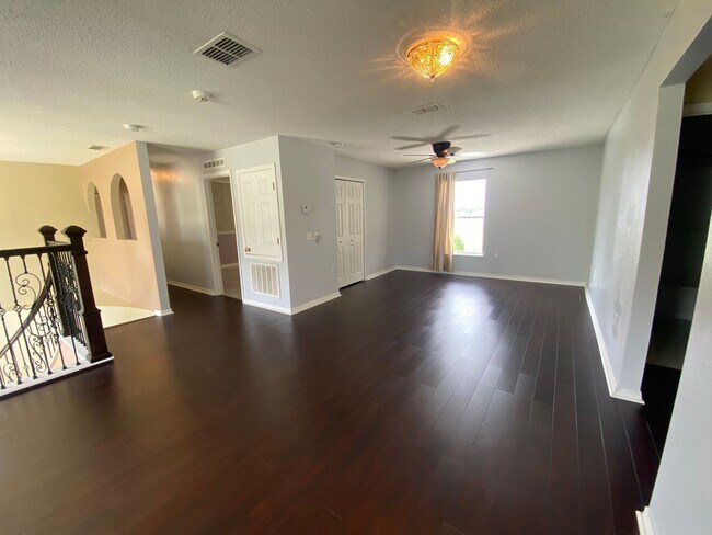 Building Photo - 4/2.5 Clermont Home with fenced yard