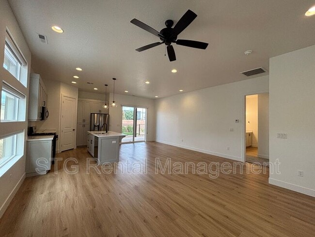 Building Photo - 2963 E Snowberry Dr