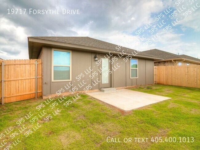 Building Photo - 19717 Forsythe Dr