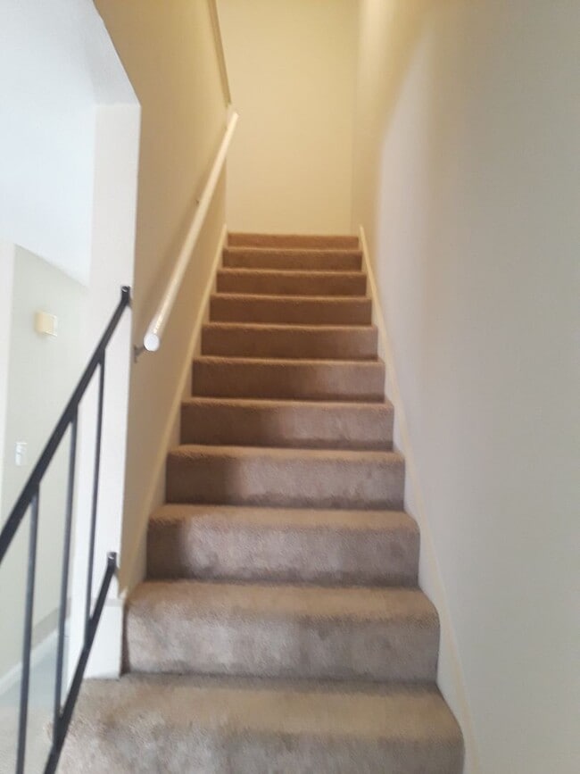 Building Photo - Central and updated 3 bedroom 1.5 bath tow...