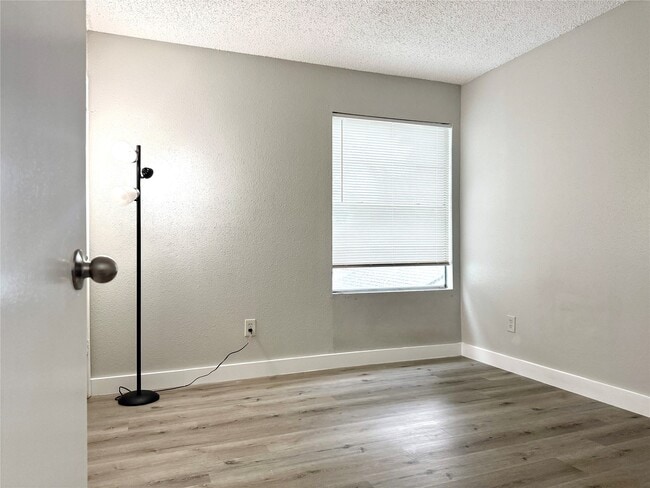 Building Photo - 18586 N Lyford Dr