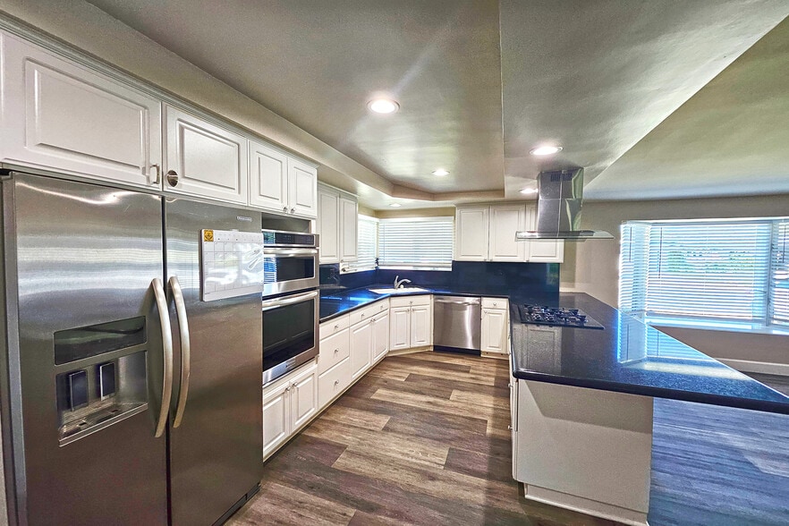 Building Photo - 23526 Dolorosa St