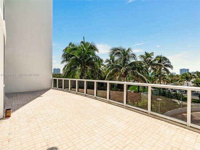 Building Photo - 18101 Collins Ave