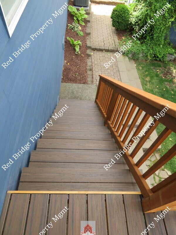 Building Photo - 18385 SW Swanstrom Dr