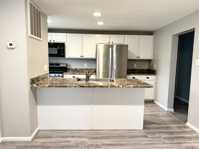 Building Photo - 2 br, 1 bath Duplex - 3932 Fairfax Street