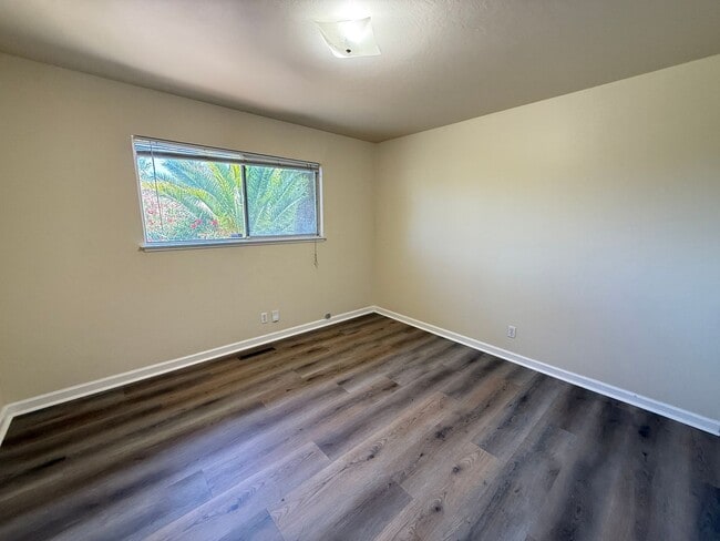Building Photo - 1420 Primrose Way