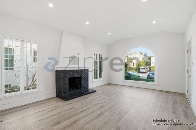 Building Photo - 1421 Stearns Dr