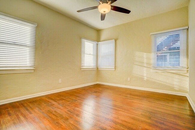 Building Photo - 479 Gaviota Ave