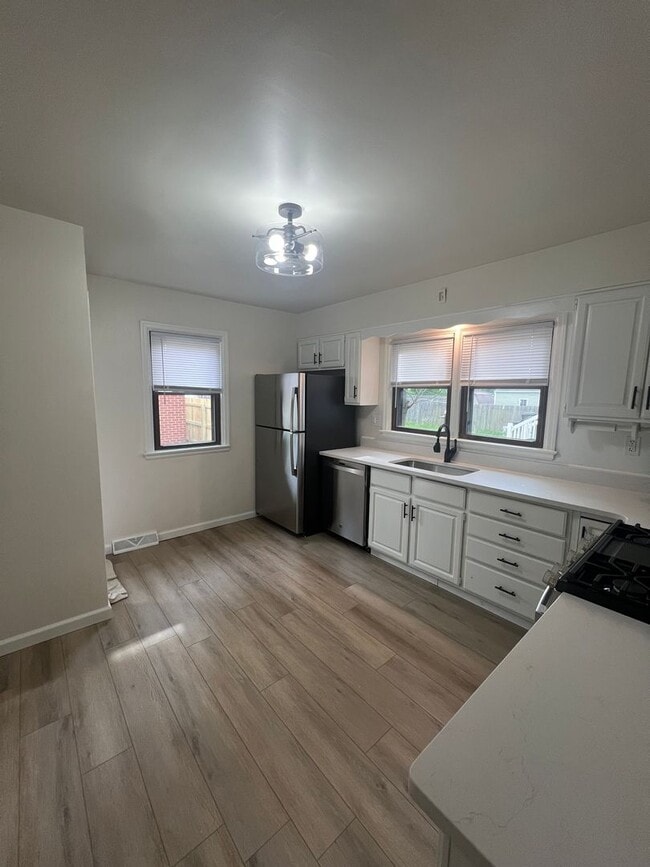 Building Photo - Beautifully Renovated 4-Bedroom Home with ...