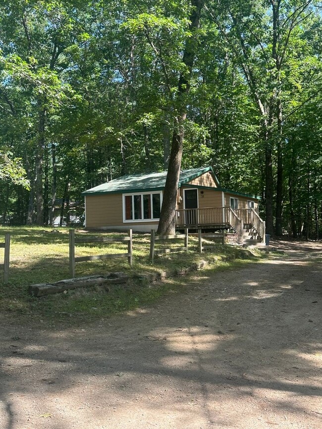 Building Photo - Great location with deeded access to Bauneg Beg Pond