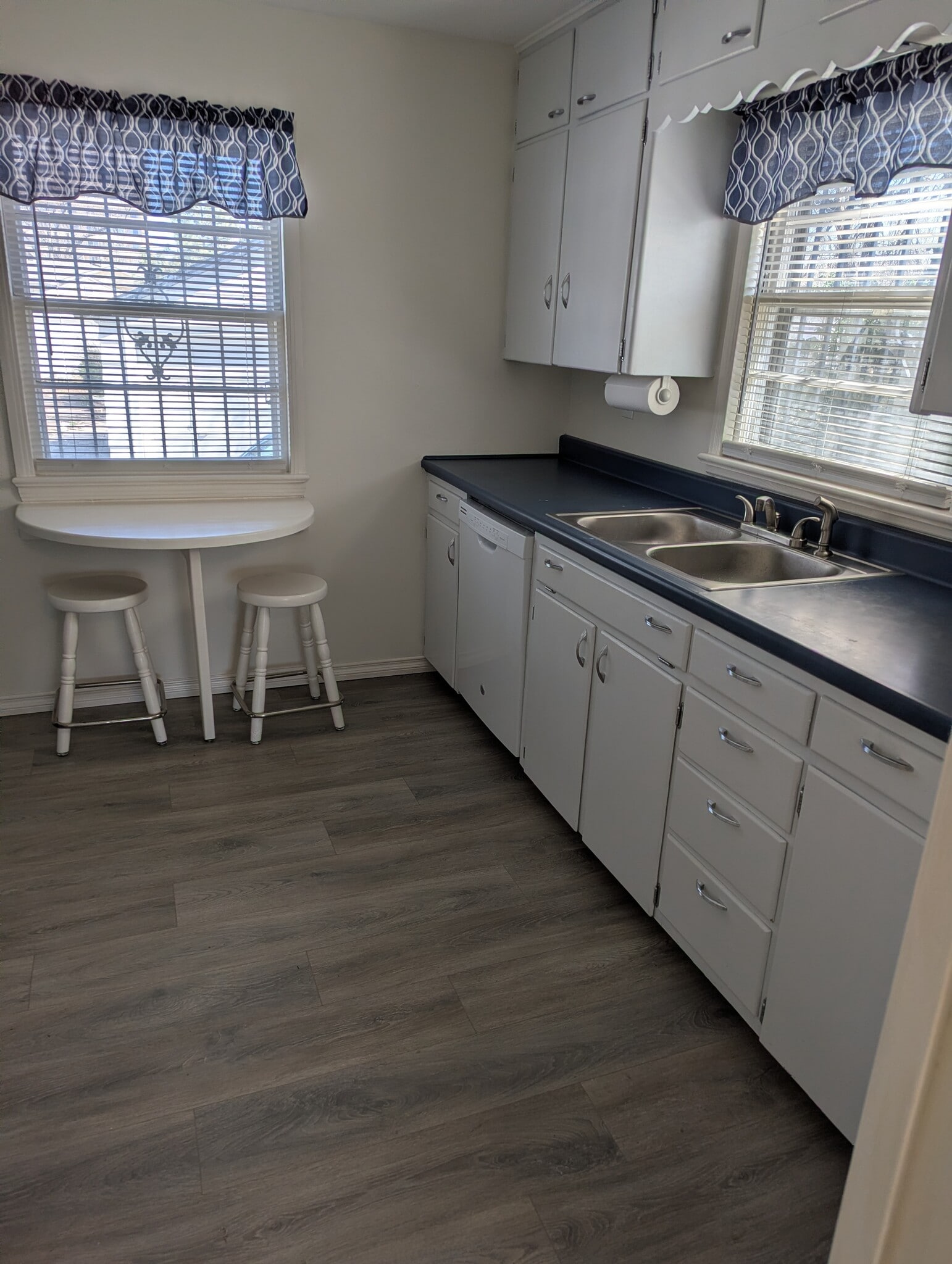 Window looks out into back yard - 119 Farragut Ave