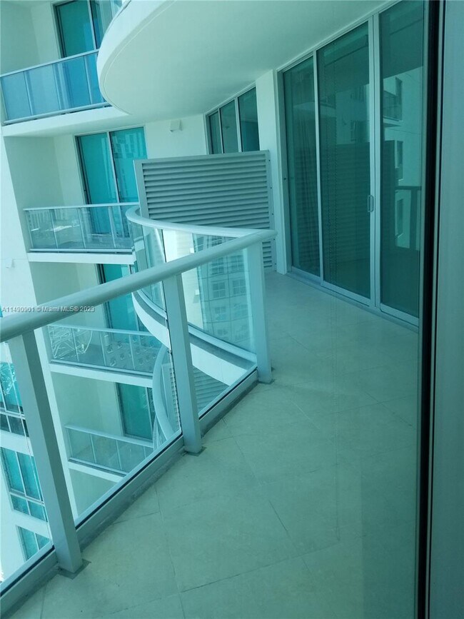 Building Photo - 300 S Biscayne Blvd