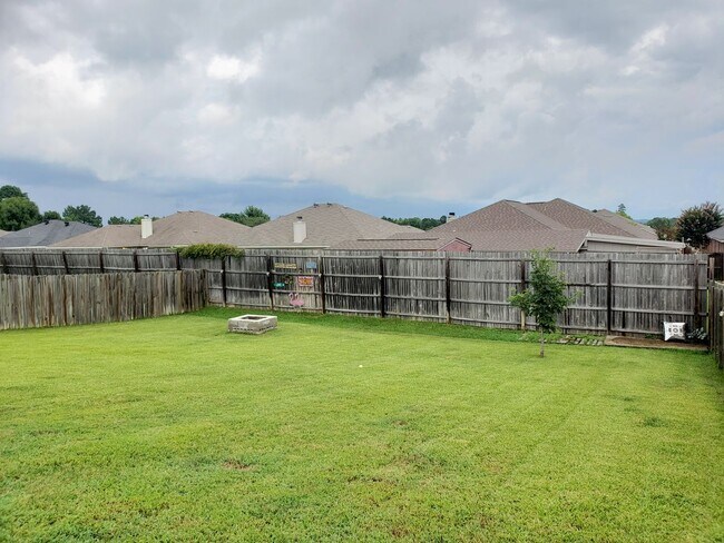 Building Photo - 441 Maggie Cir