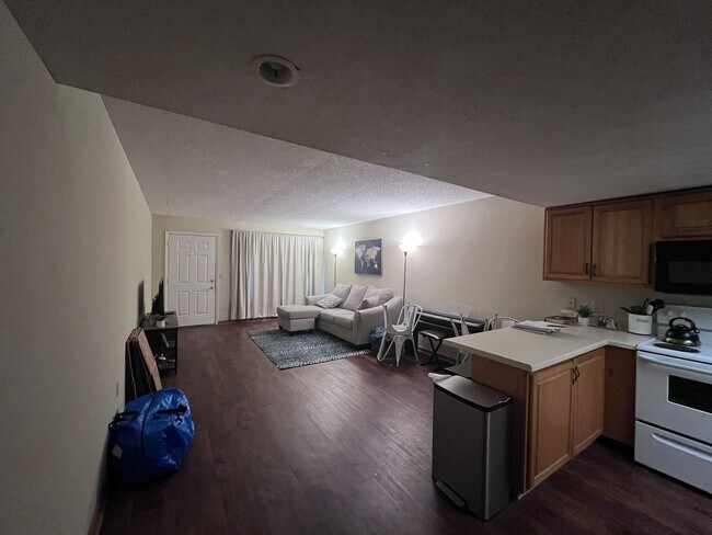 Building Photo - 449 Harper Ave