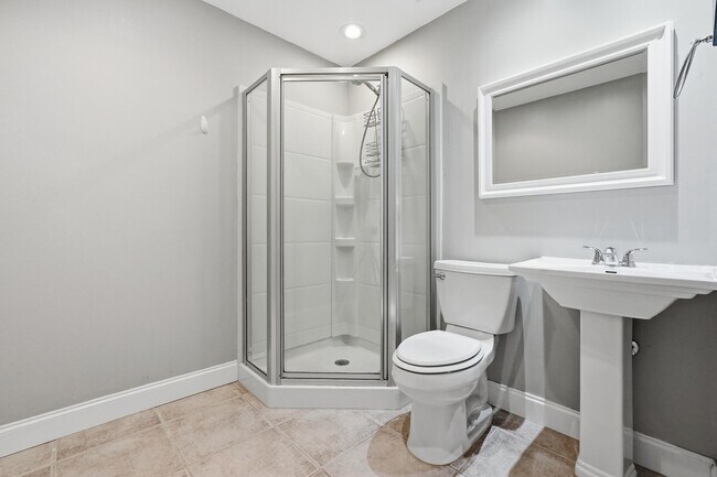 Building Photo - 7 Marina Cove Dr