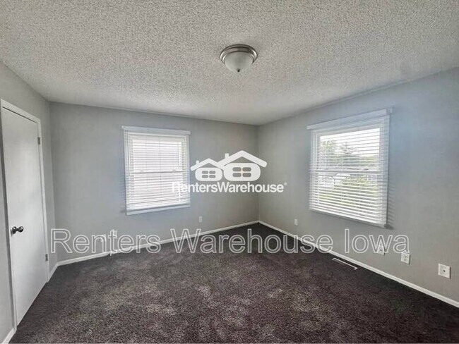 Building Photo - 2112 E Caulder Ave