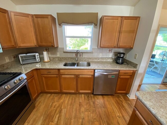 Building Photo - Beautiful 3 + 2 Fully Furnished/Turnkey ANNUAL Lease in The Village of Belle Aire