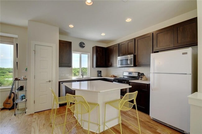 Building Photo - 3000 Pither Ln