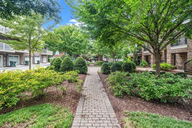 Building Photo - Move-in Ready Downtown Raleigh Condo - Walk to Seaboard Station!