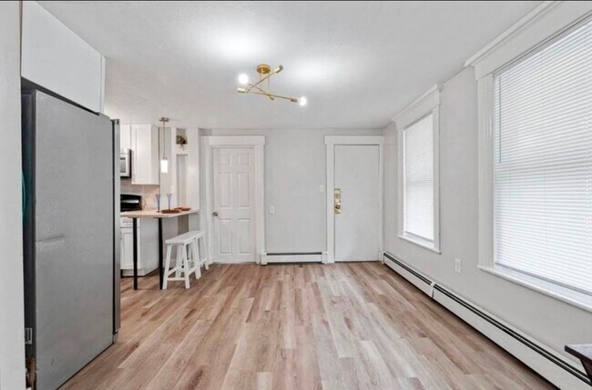 Building Photo - 320 Cedar St