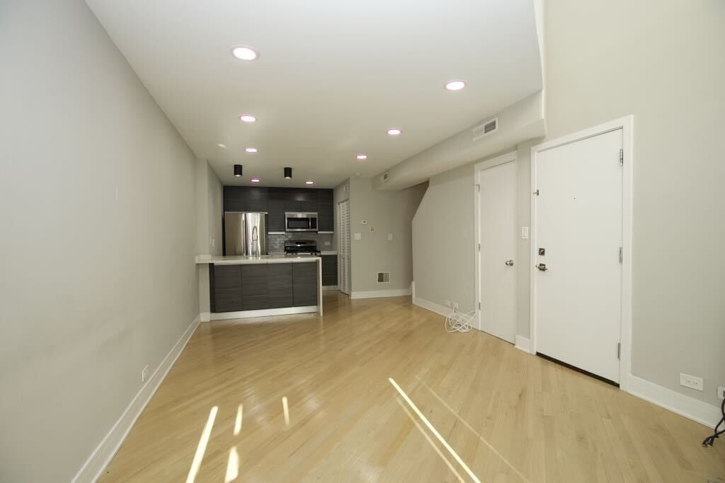 Building Photo - 949 W Grace St