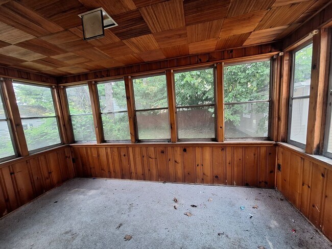 Building Photo - 14510 Greenview Rd