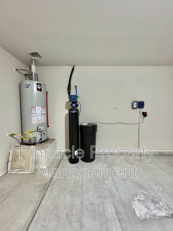 Building Photo - 4925 Scarlet Oak Dr