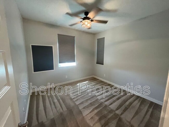 Building Photo - 391 N 157th Ln