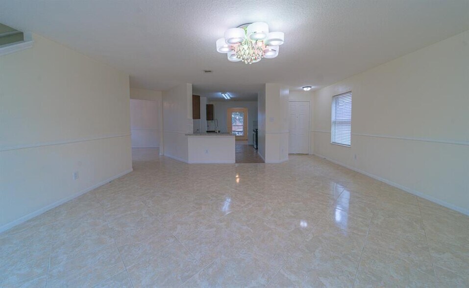 Building Photo - 5511 Darby Square Trl