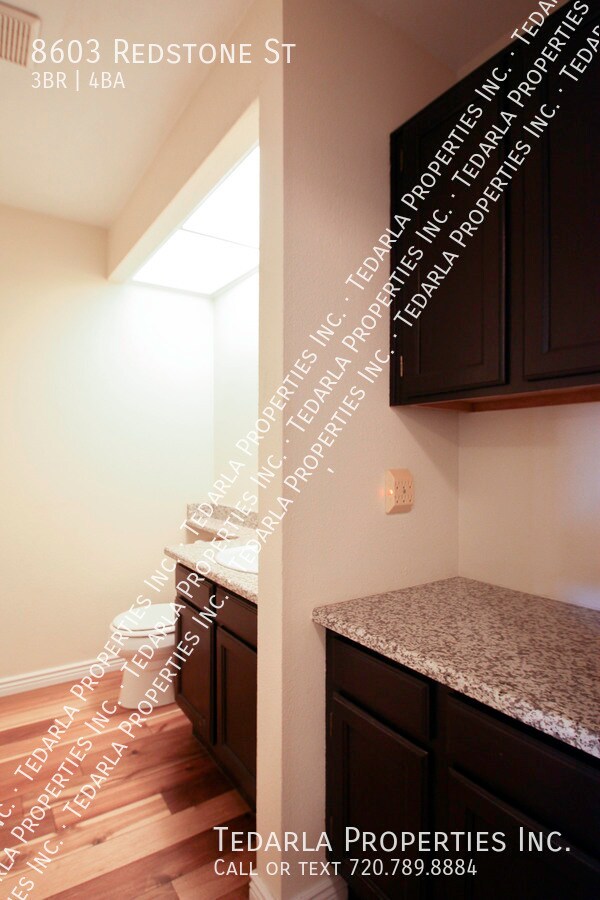 Building Photo - 8603 Redstone St