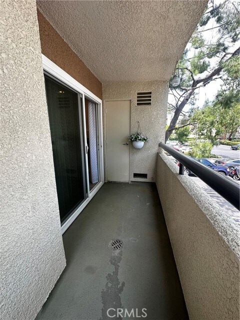 Building Photo - 5500 Owensmouth Ave