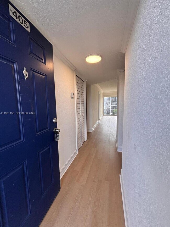 Building Photo - 8740 N Sherman Cir