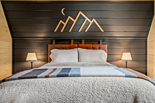 Building Photo - 1903 Ash Pass