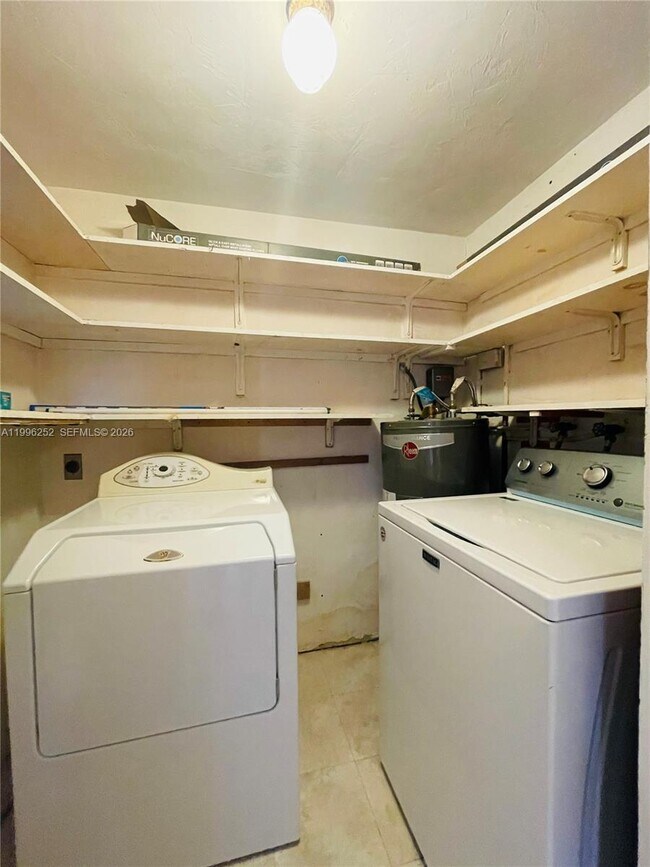 Building Photo - 16924 SW 112th Ct