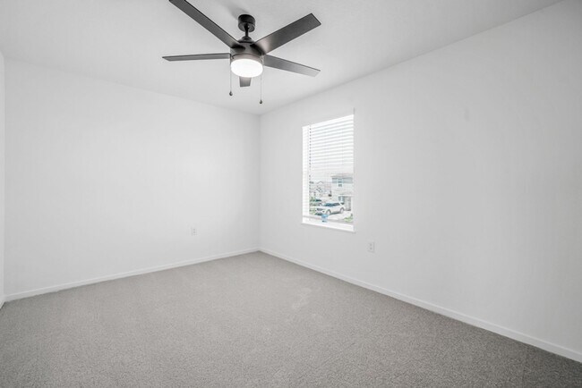 Building Photo - **Experience Modern Living in Valle Sol  T...