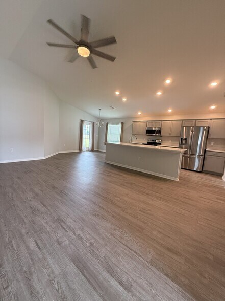 Building Photo - 4306 Swan St