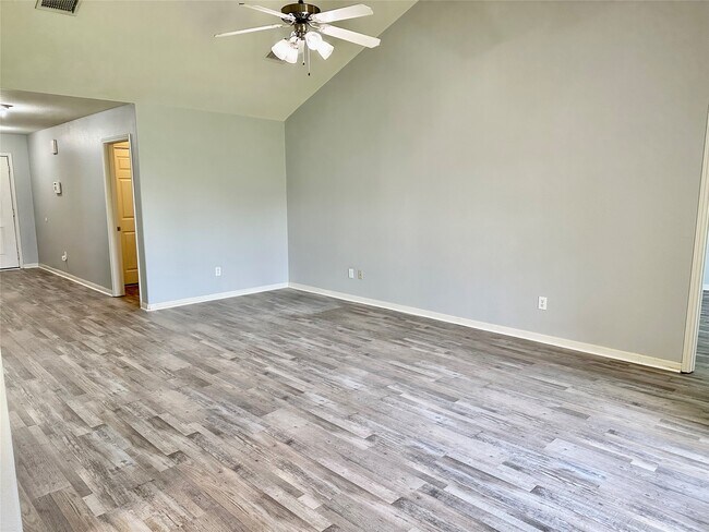Building Photo - 29006 Trinity River Dr